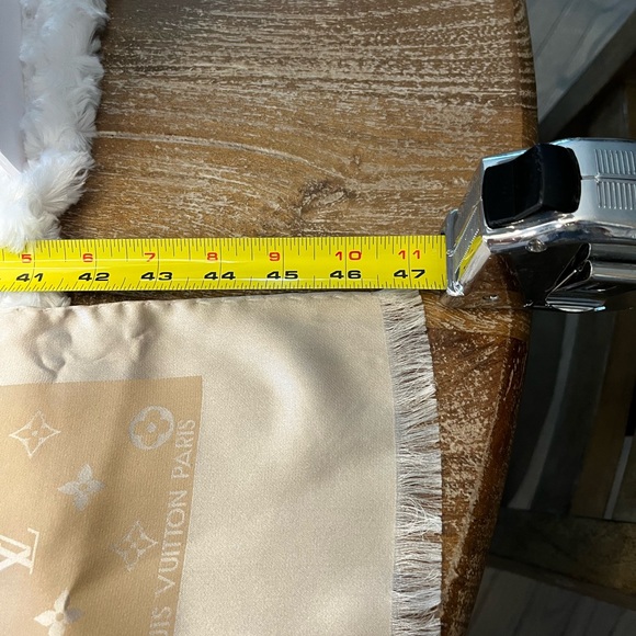 LOUIS VUITTON SILK Beige Monogram Capri Scarf - Picture 7 of 9